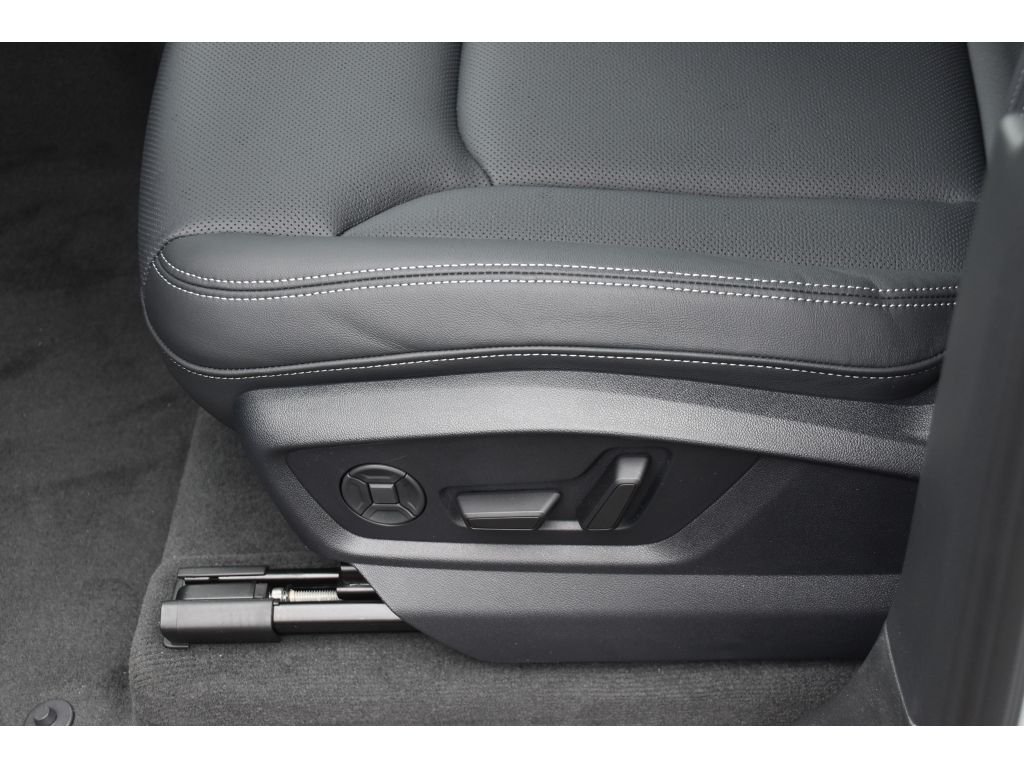 Used 2025 Whi Audi Premium Plus image 36
