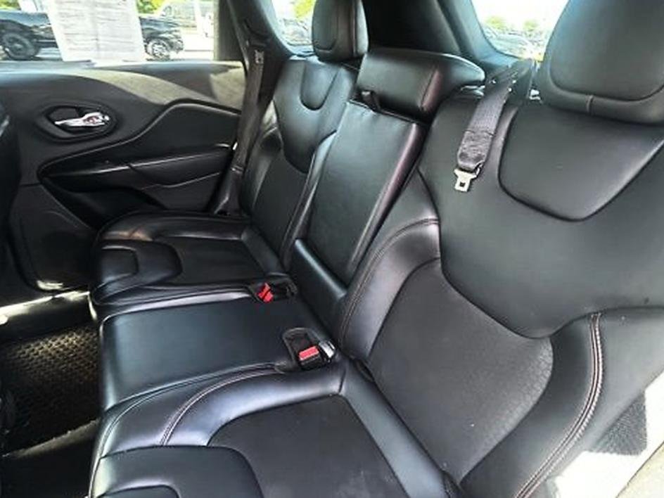 Used 2020 Gray Jeep Trailhawk image 7