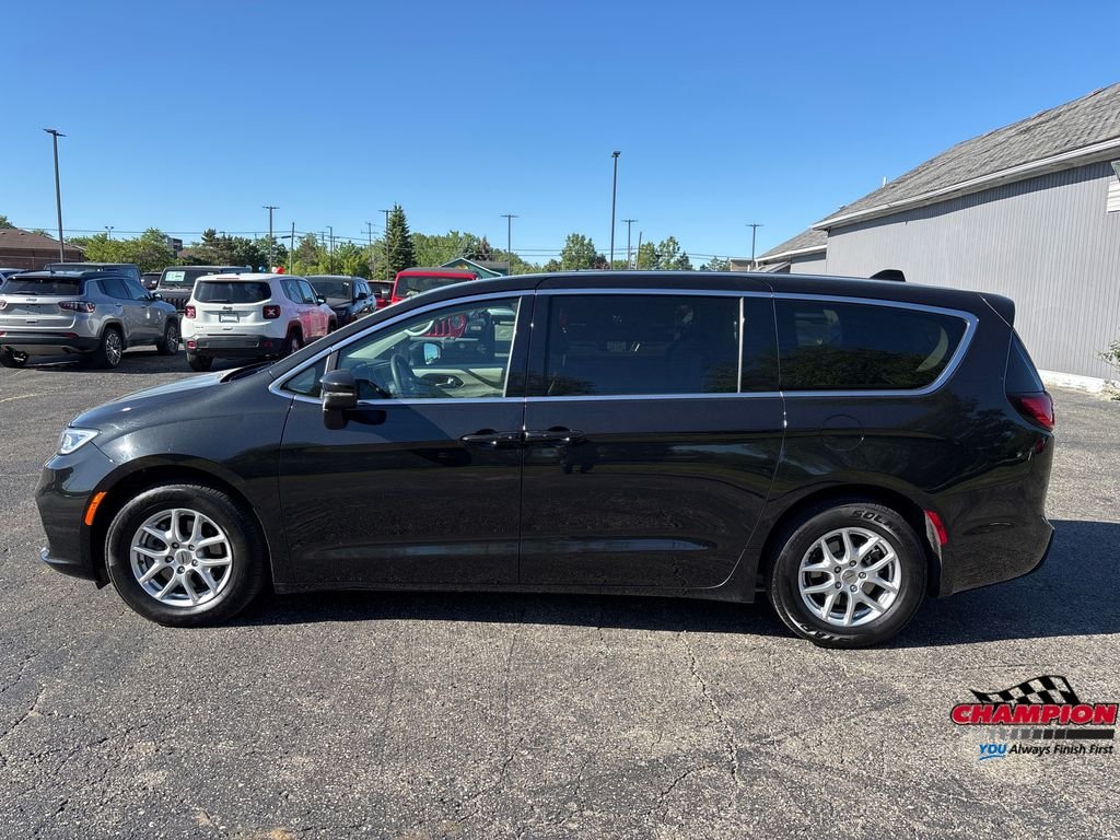 Used 2023 Black Chrysler Touring L image 3