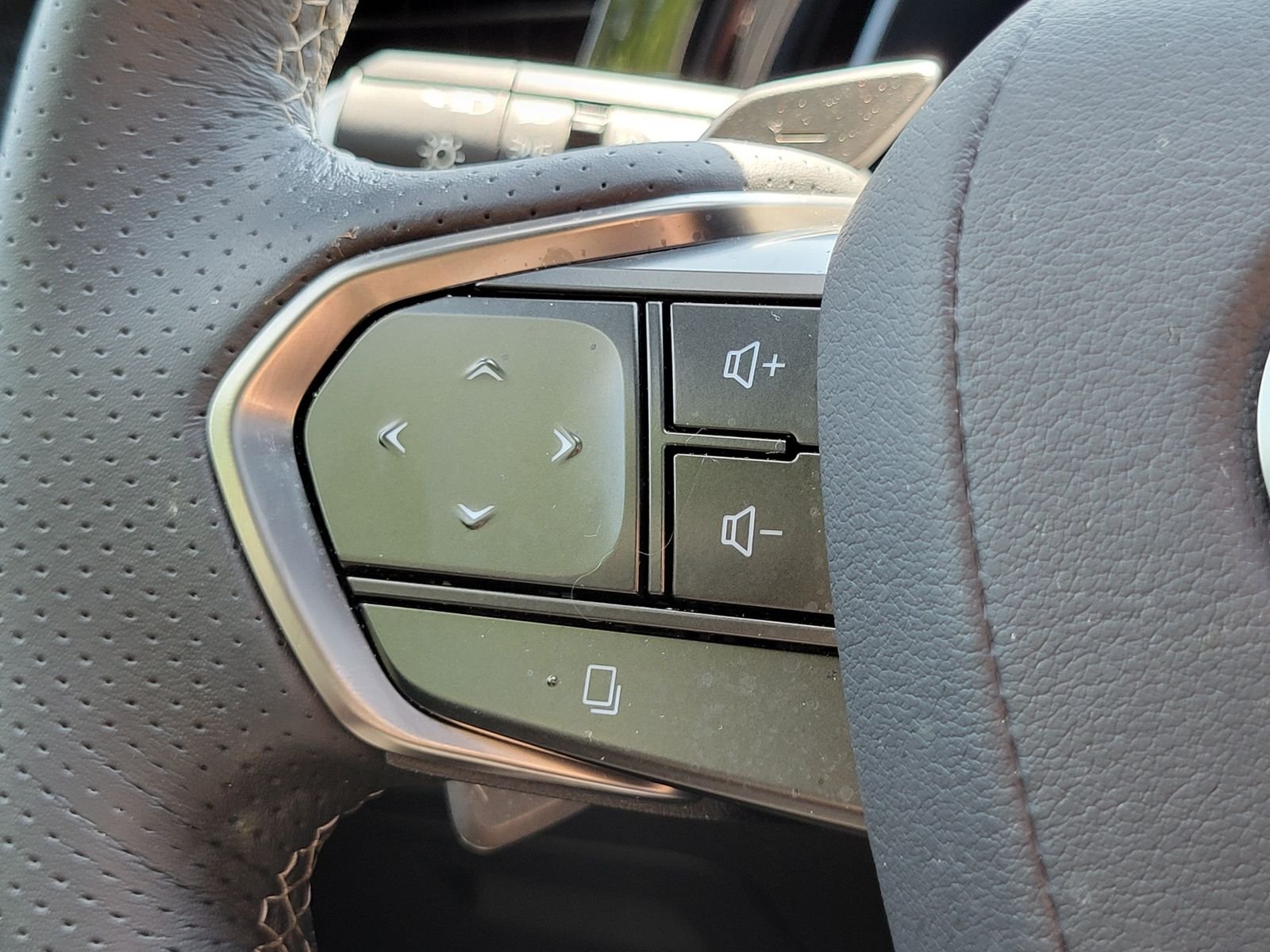 Used 2024 Brown Lexus 500h F SPORT Performance image 17