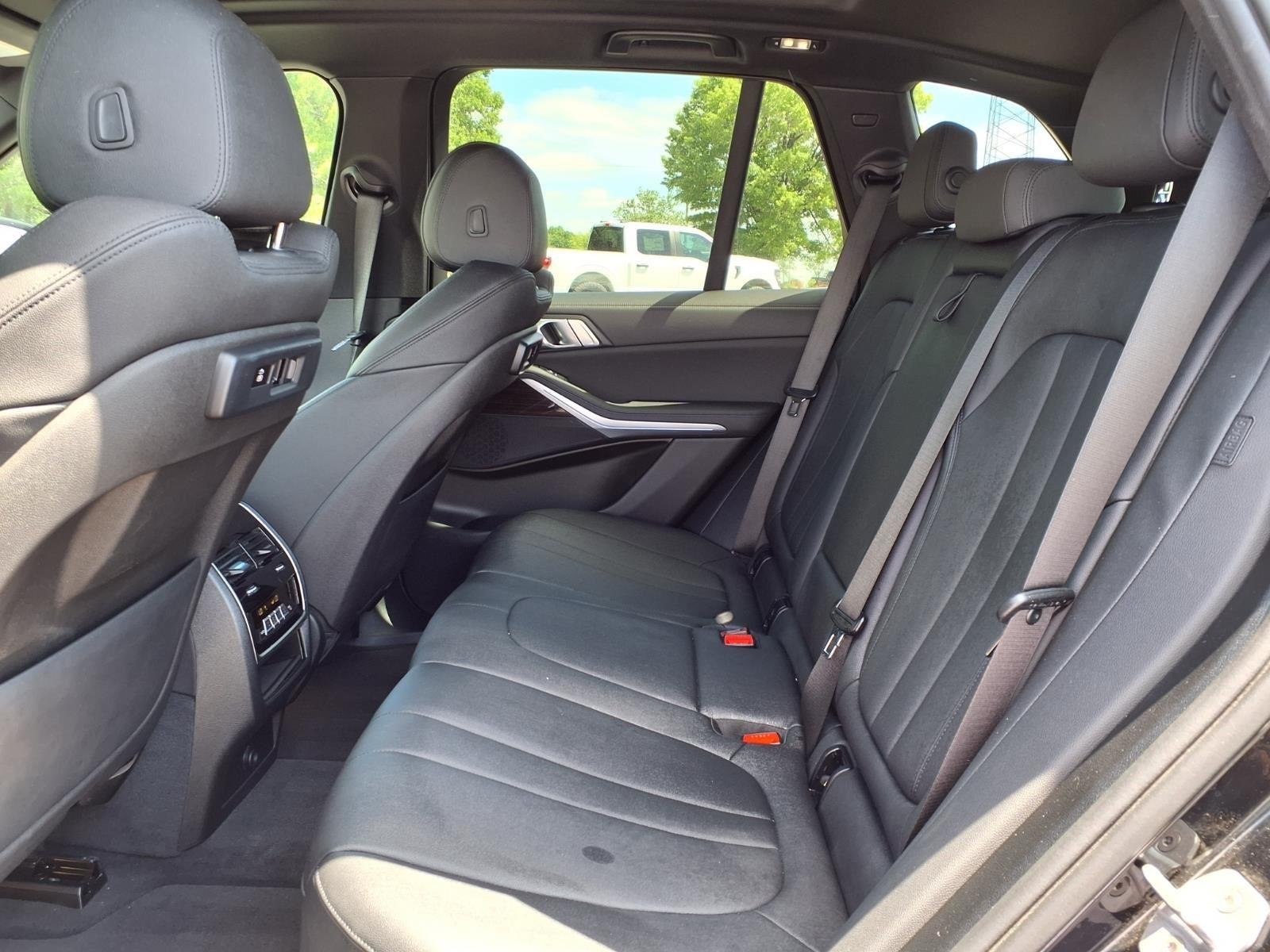 Used 2020 Black Sapphire Metallic BMW sDrive40i image 21