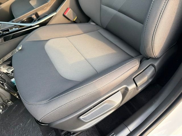 New 2026 Snow White Pearl Kia LX image 14