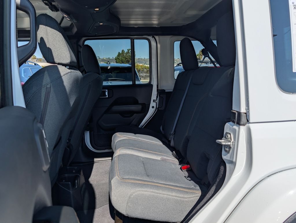 2025 Jeep Wrangler 4-Door Sahara - Photo 13