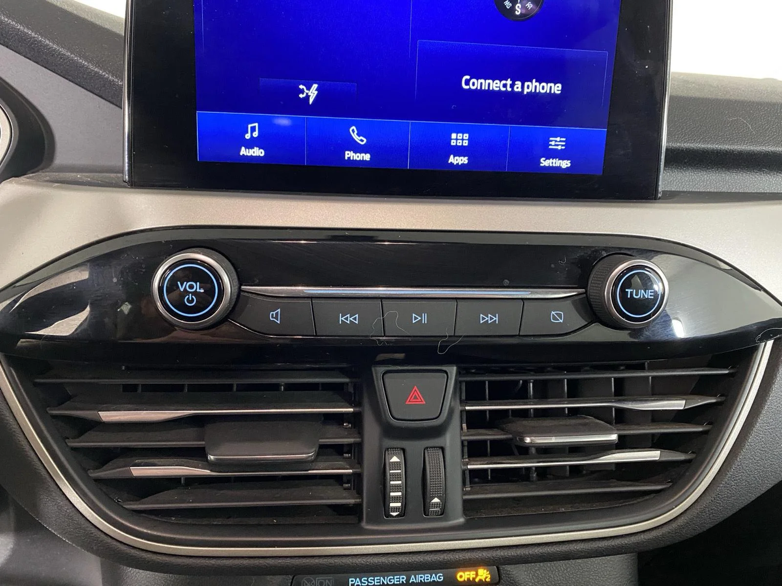 Used 2022 Oxford White Ford SE Hybrid image 13