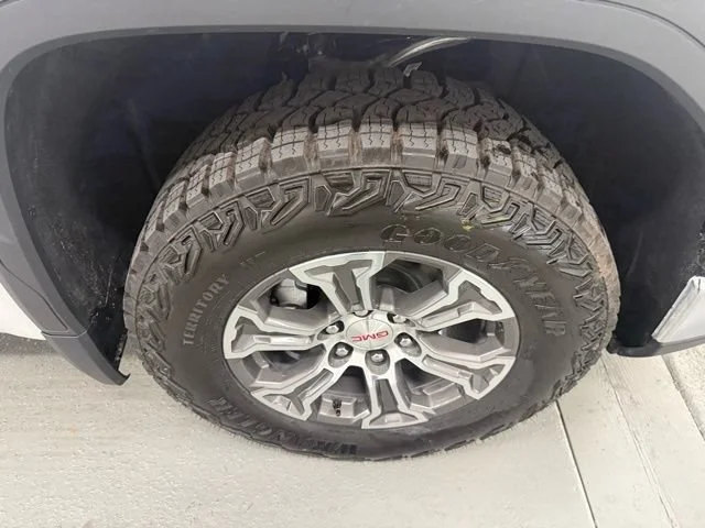 New 2026 Summit White GMC Pro image 4