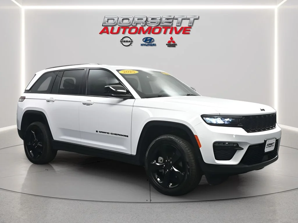 Used 2025 Bright White Clearcoat Jeep Limited image 4