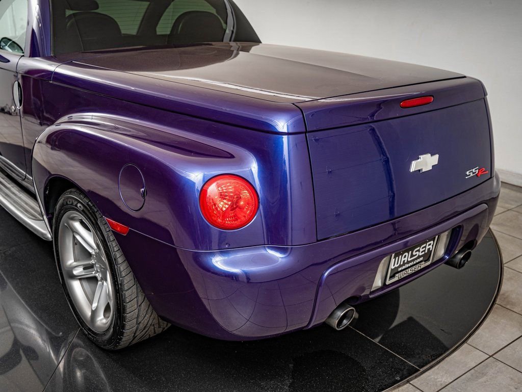 Used 2004 Ultra Violet Metallic Chevrolet  image 11