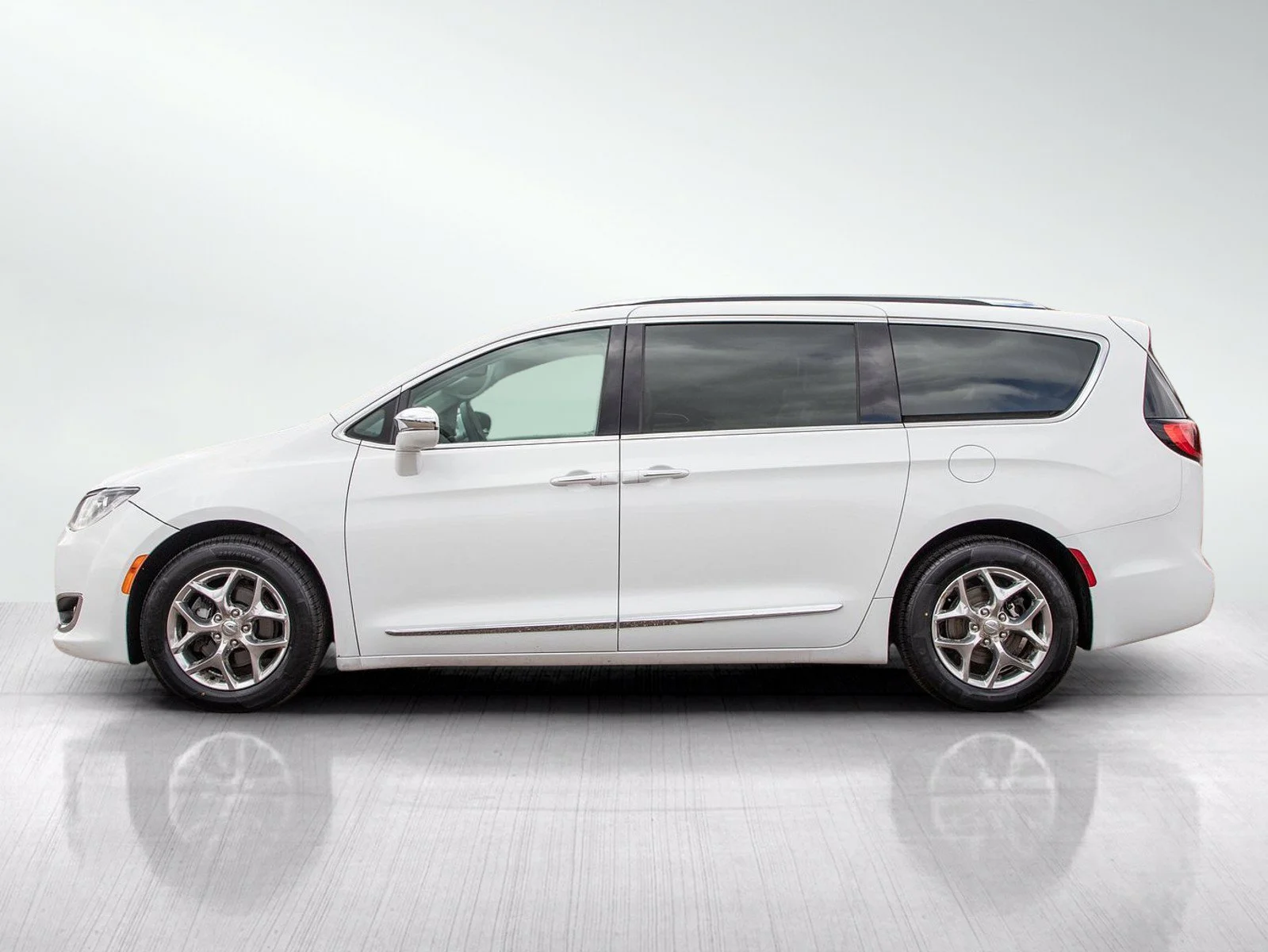 Used 2017 Chrysler Pacifica Limited with VIN 2C4RC1GG1HR751908 for sale in Hopkins, Minnesota