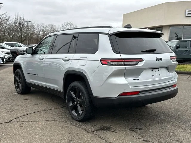 Certified Used 2023 Silver Jeep Altitude image 4