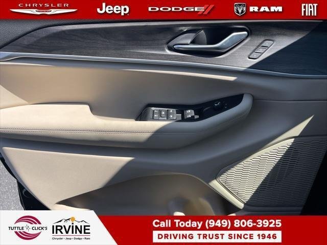 New 2026 Diamond Black Crystal Pearl-Coat Exterior Paint Jeep Limited image 20