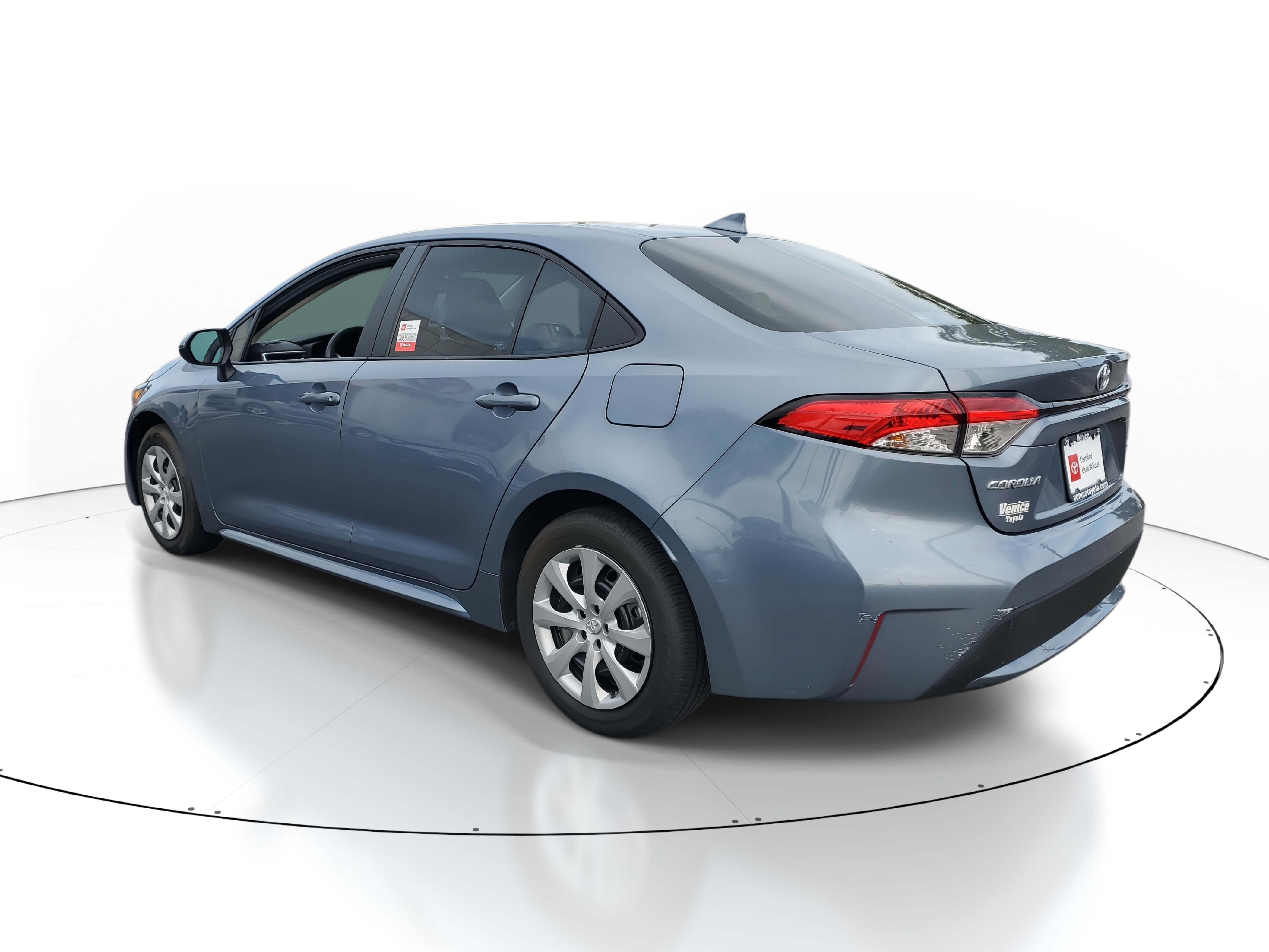 Used 2022  Toyota LE image 2