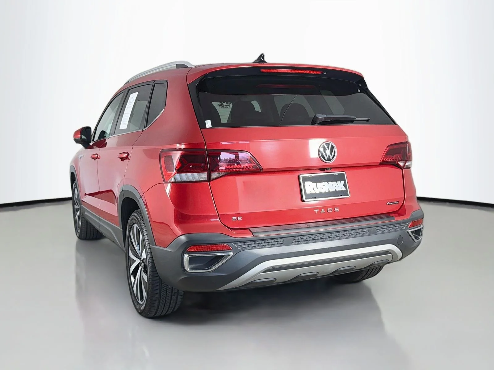 Used 2022 Kings Red Metallic Volkswagen 1.5T SE image 5