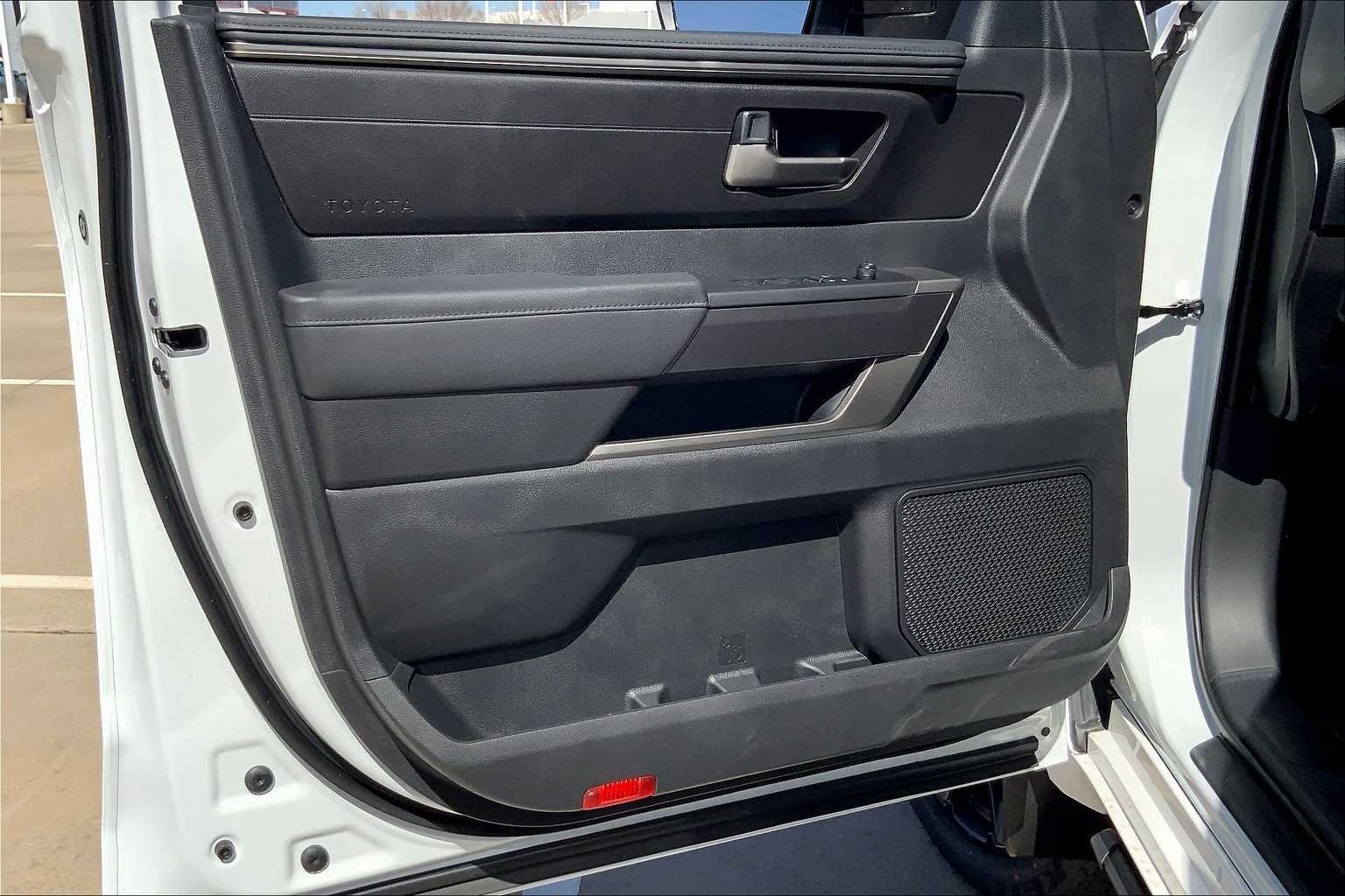 2025 Toyota Tundra SR5 - Photo 9