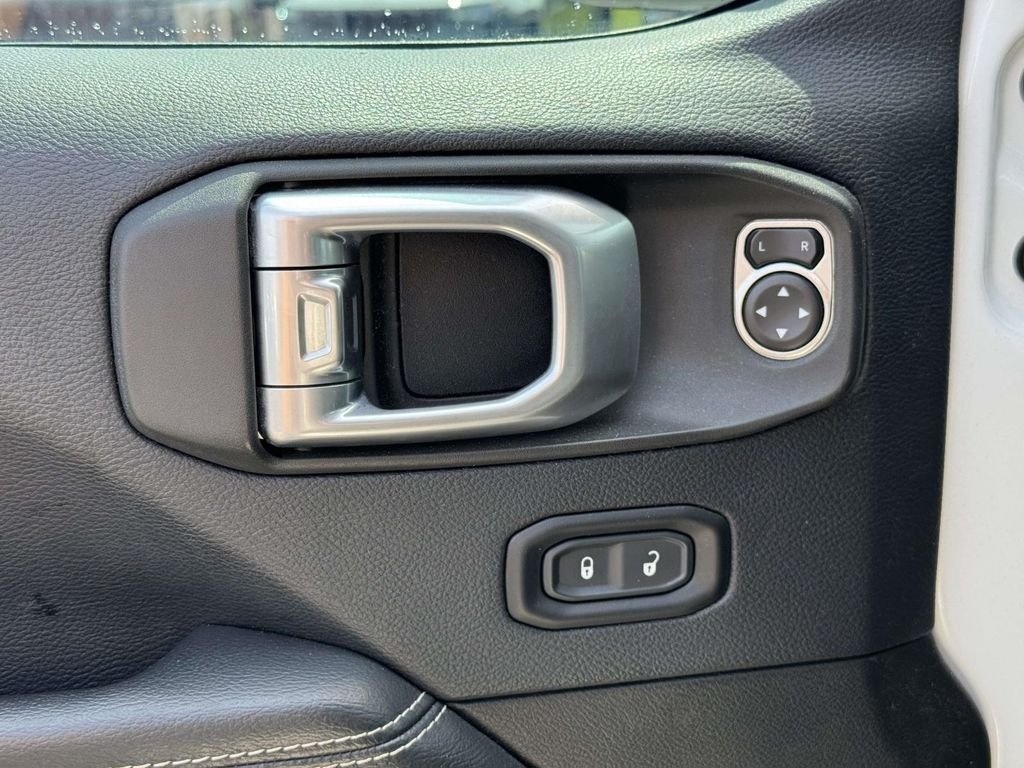 Used 2019 White Jeep Unlimited Sahara image 27