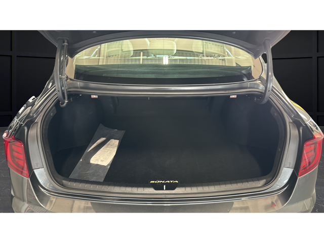 Used 2023 Portofino Gray Hyundai SEL image 24