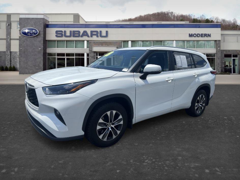Used 2023 Pearl Toyota XLE image 1