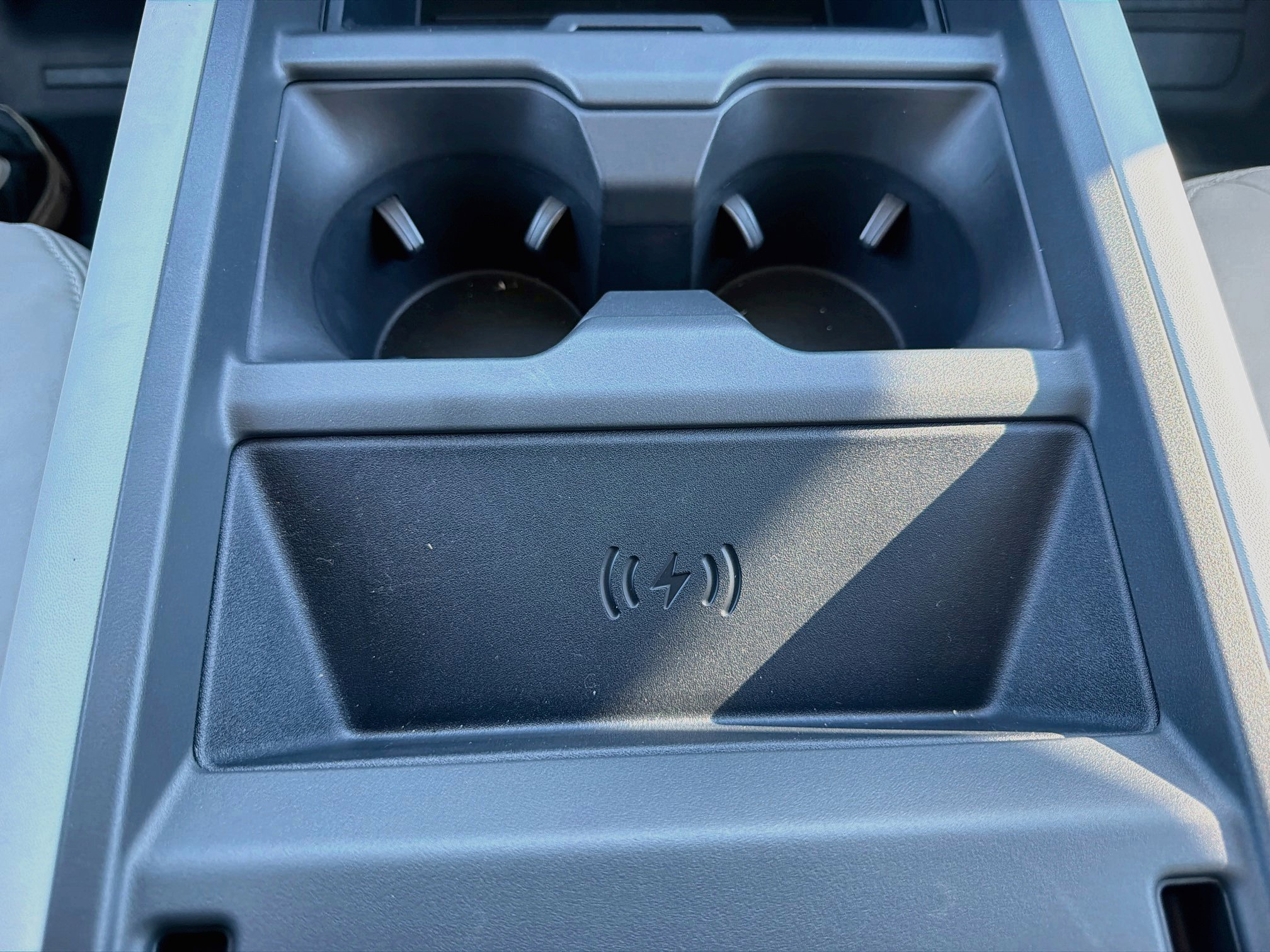 New 2026 Fuji White Land Rover X-Dynamic SE image 30
