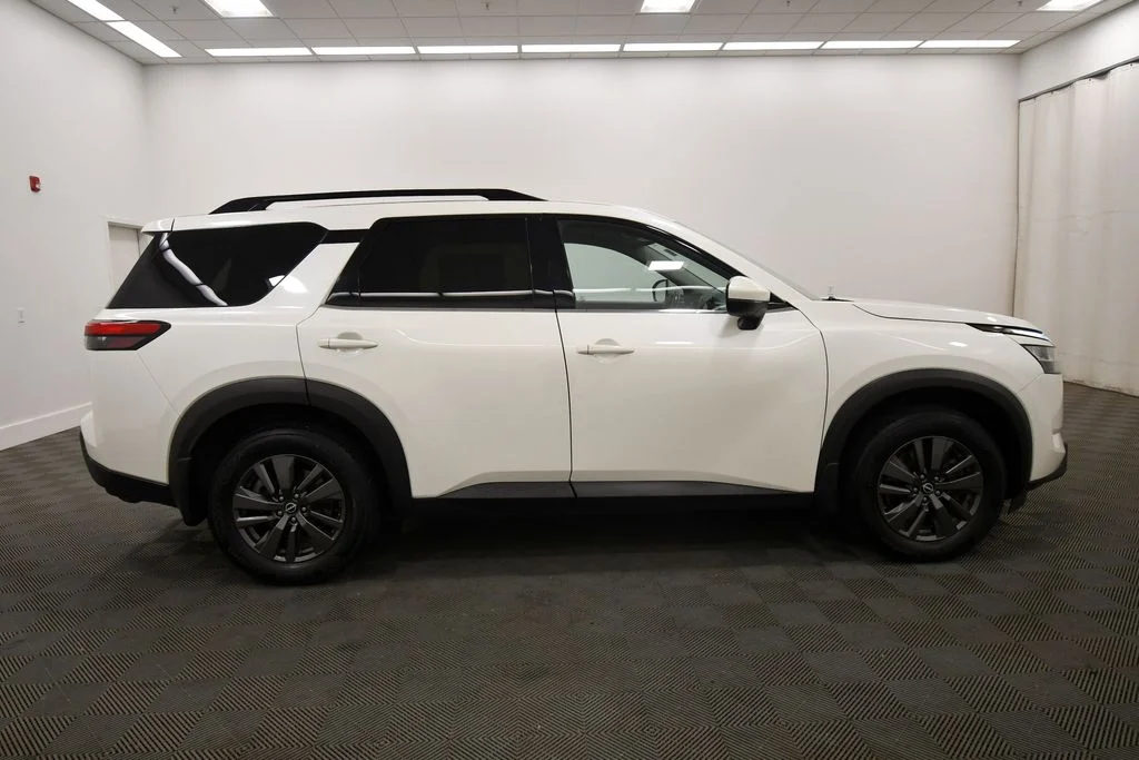 Used 2022 White Nissan SV image 9