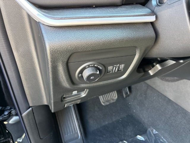 New 2027 High-Gloss Black Paint Jeep Limited image 18