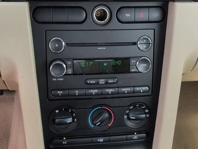 Used 2009 Black Ford V6 image 17