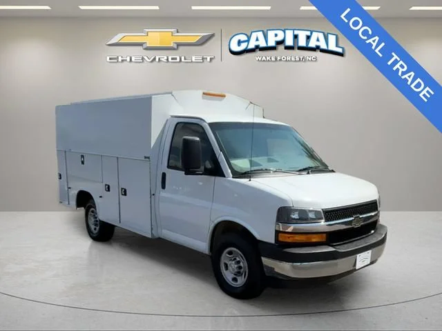 Used 2019 SUMMIT WHITE Chevrolet CUTWAY image 8