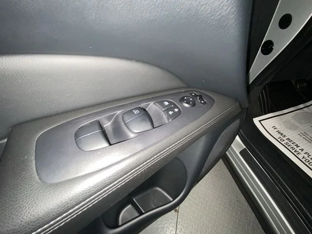Used 2019 Silver Nissan S image 13