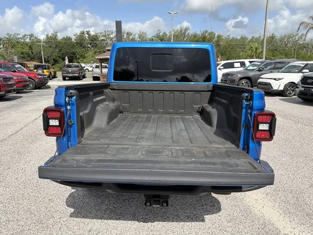 Used 2021 Blue Jeep Overland image 10