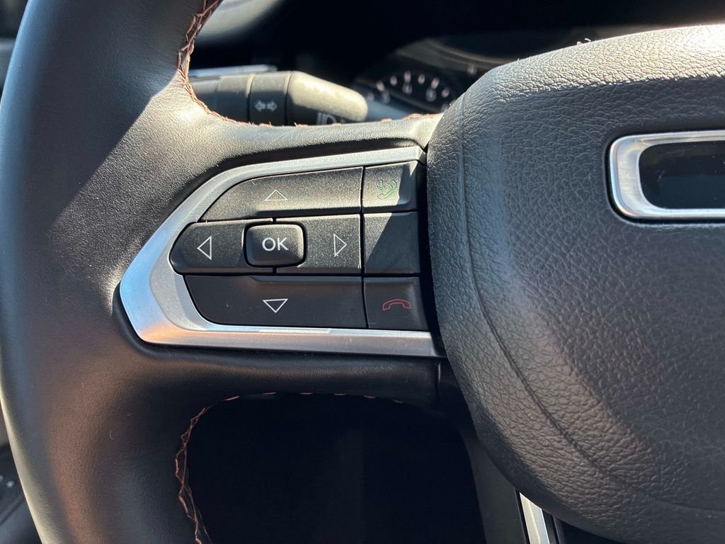 Used 2022 White Jeep Limited image 25