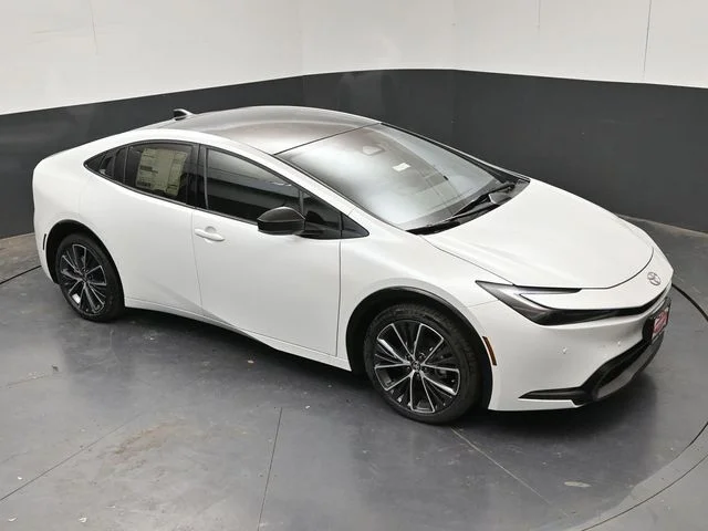 New 2026 Wind Chill Pearl <sup>1</sup> Toyota  XLE image 24