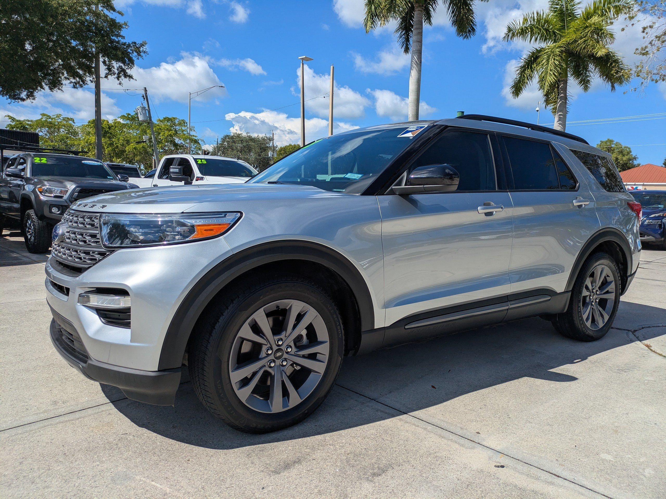 Used 2023 Iconic Silver Metallic Ford XLT image 7
