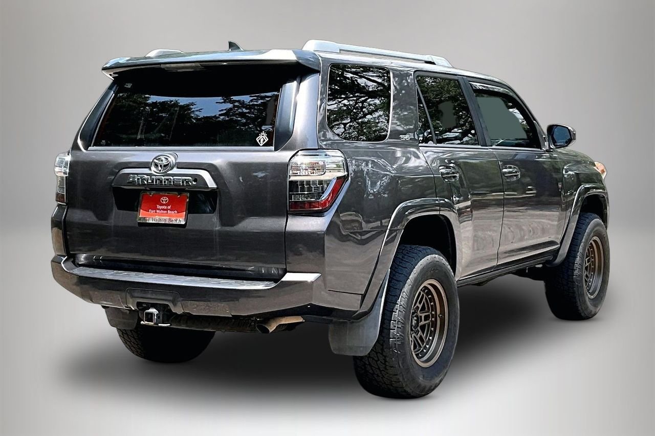 Used 2018 Gray Toyota SR5 image 5