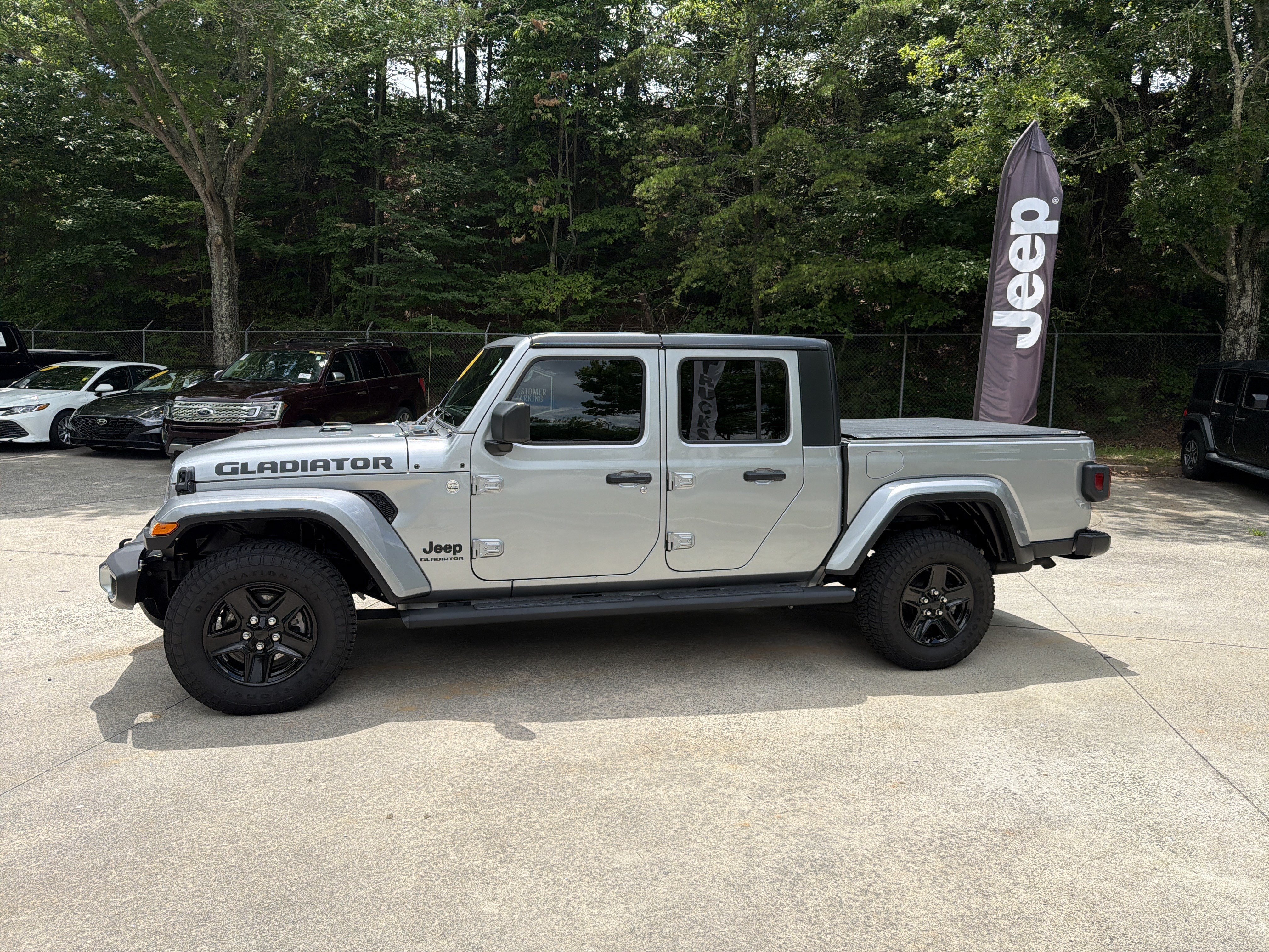 Used 2021 Billet Silver Metallic Clearcoat Jeep Sport S image 4