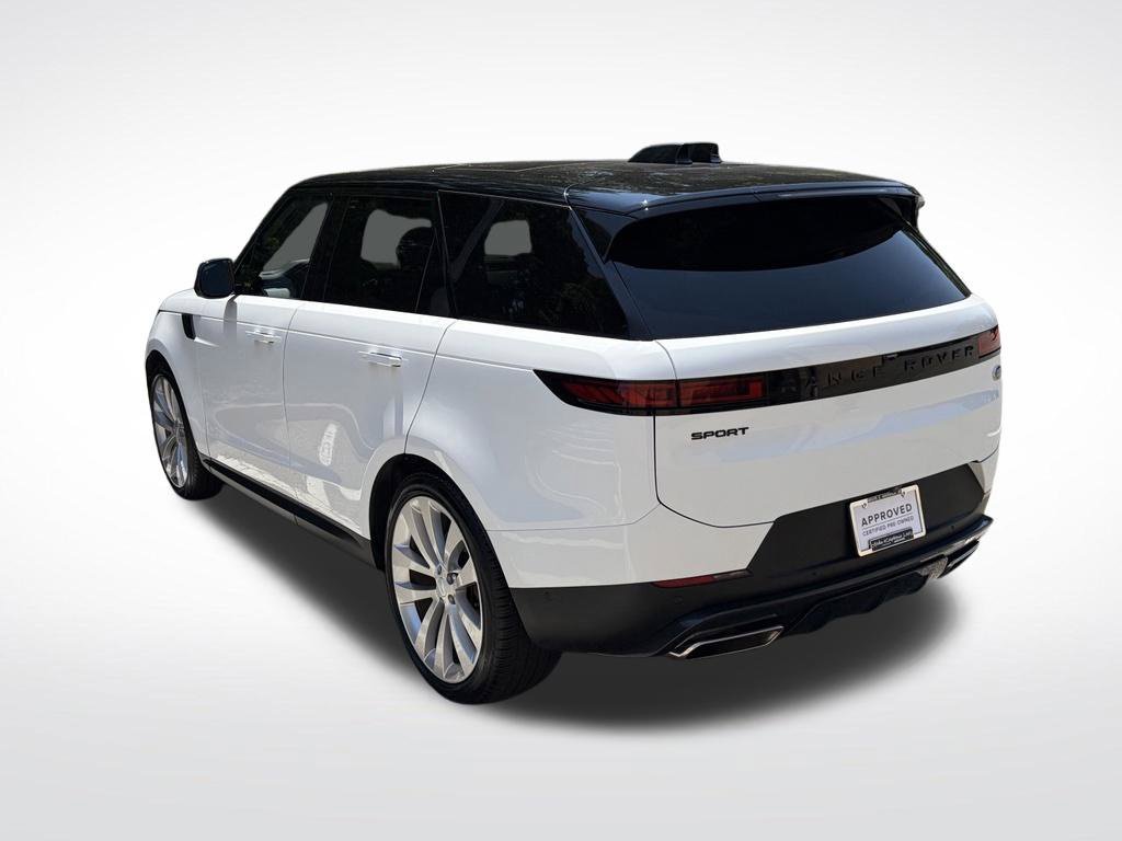 Used 2023 White Land Rover SE image 5