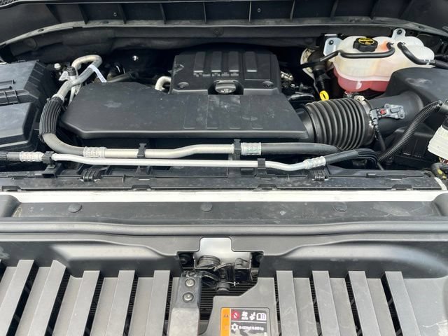 Used 2025 Summit White Chevrolet Custom image 28