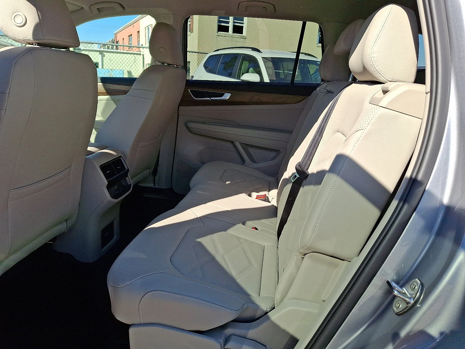 New 2026 Silver Mist Metallic Volkswagen 2.0T SE with Technology image 8