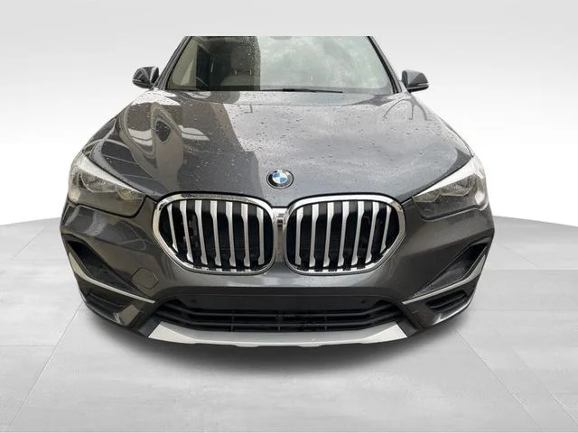 Used 2022 Mineral Grey Metallic BMW sDrive28i image 2