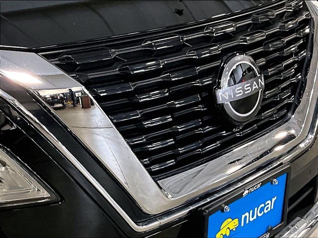 Used 2023 Black Nissan Platinum image 33