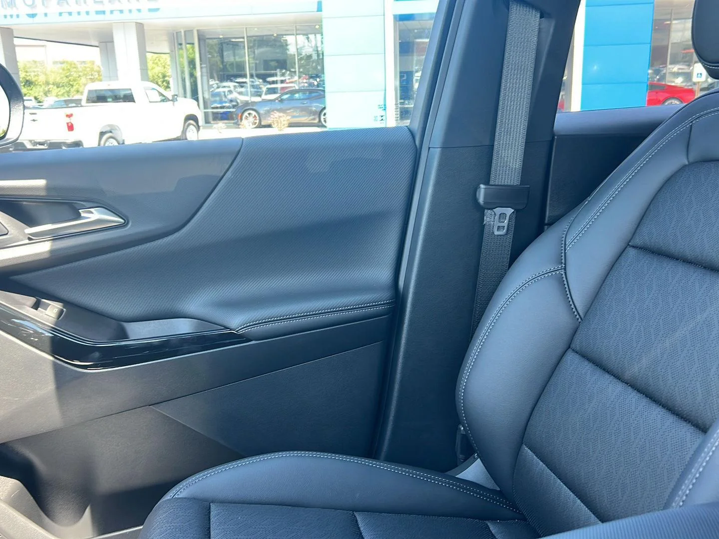 2027 Chevrolet Equinox LT - Photo 28