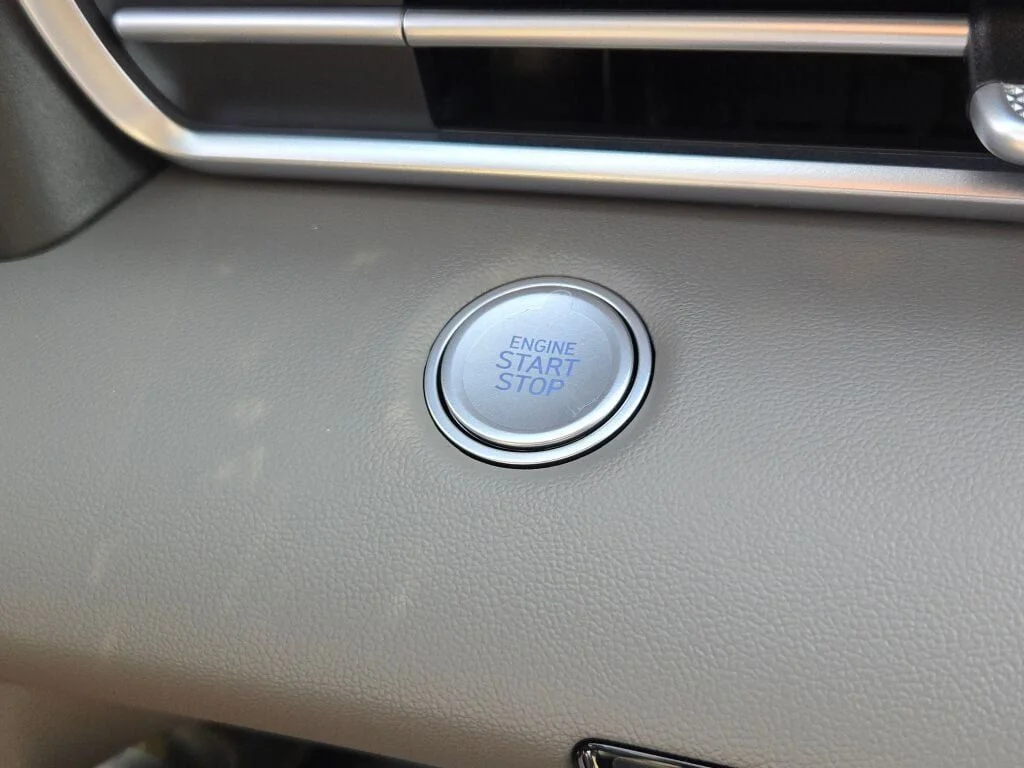 Used 2025 Gray Hyundai SEL Sport image 25