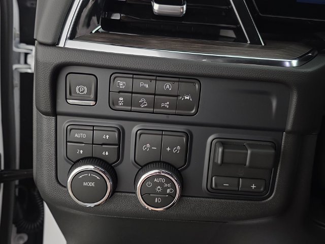 Used 2026 Summit White Chevrolet LT image 22