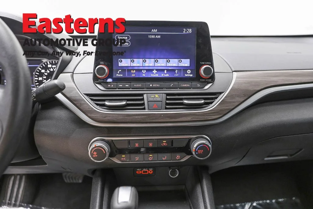 Used 2025 White Nissan 2.5 SV image 12