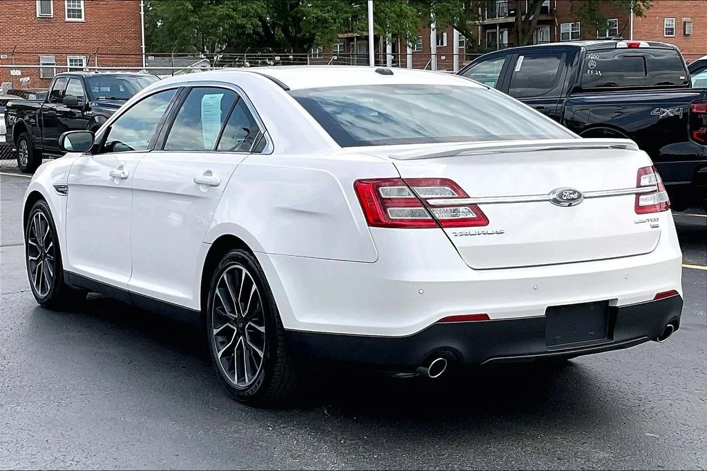 Used 2019 White Ford Limited image 10