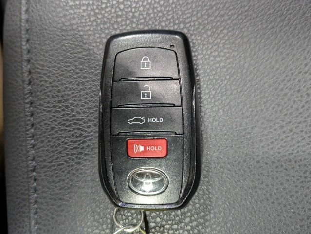 Used 2025 Wind Chill Pearl Toyota XSE image 31