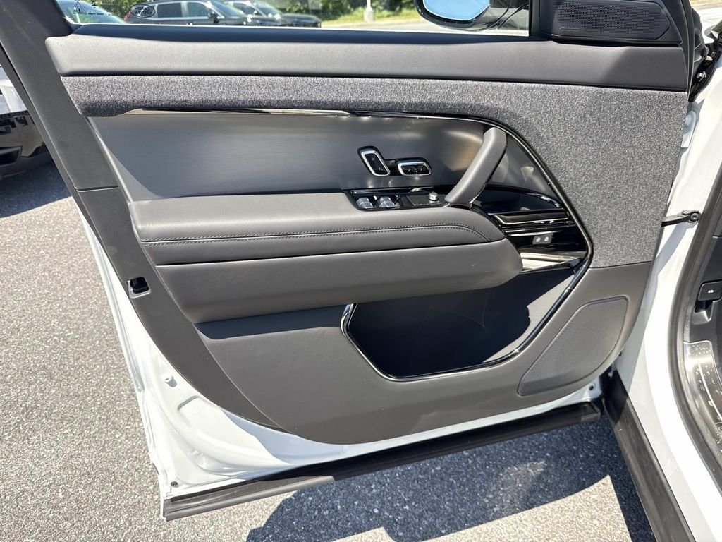 New 2026 Fuji White Land Rover Dynamic SE image 19