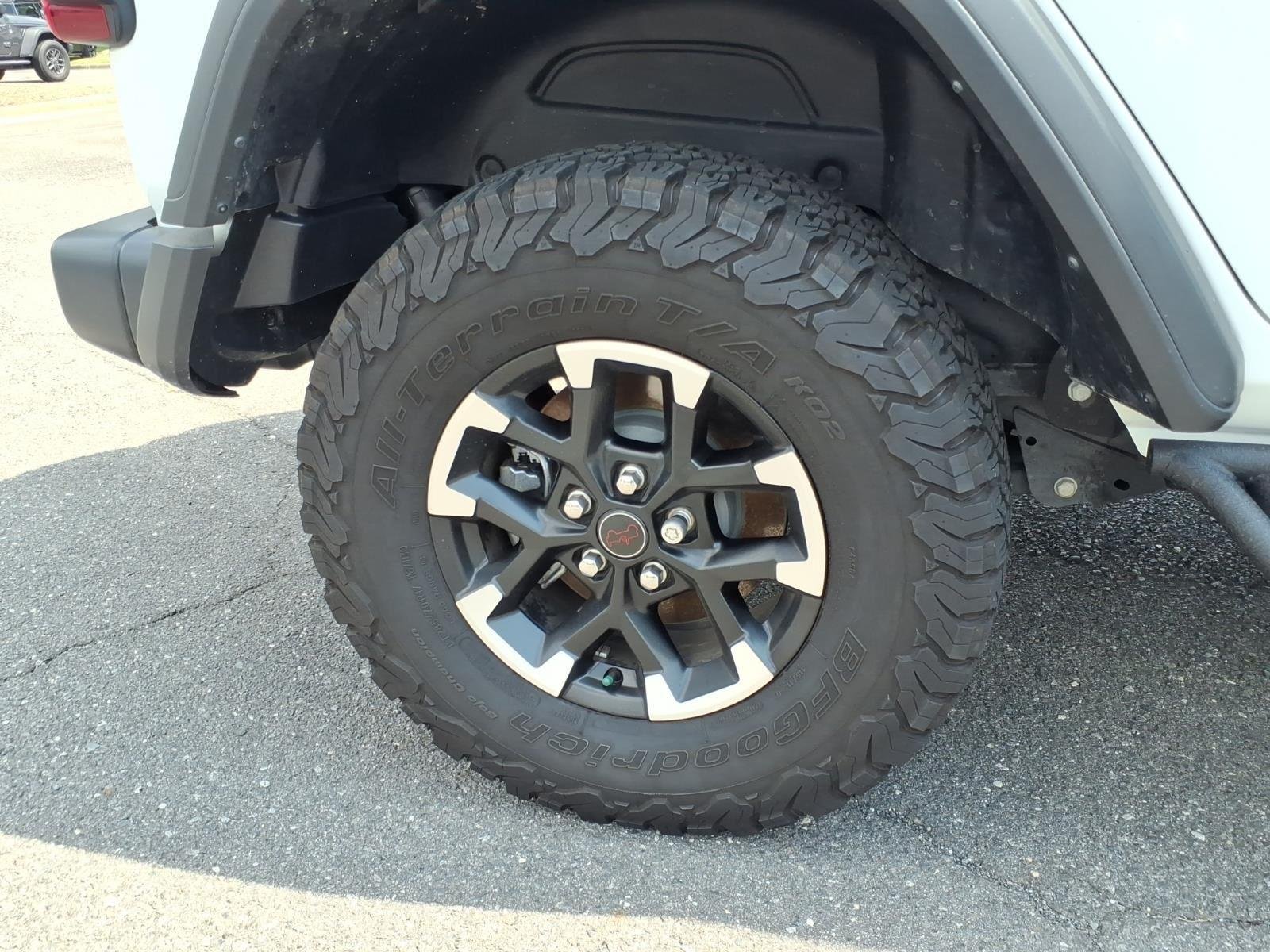 Used 2025 Bright White Clearcoat Jeep Rubicon image 12