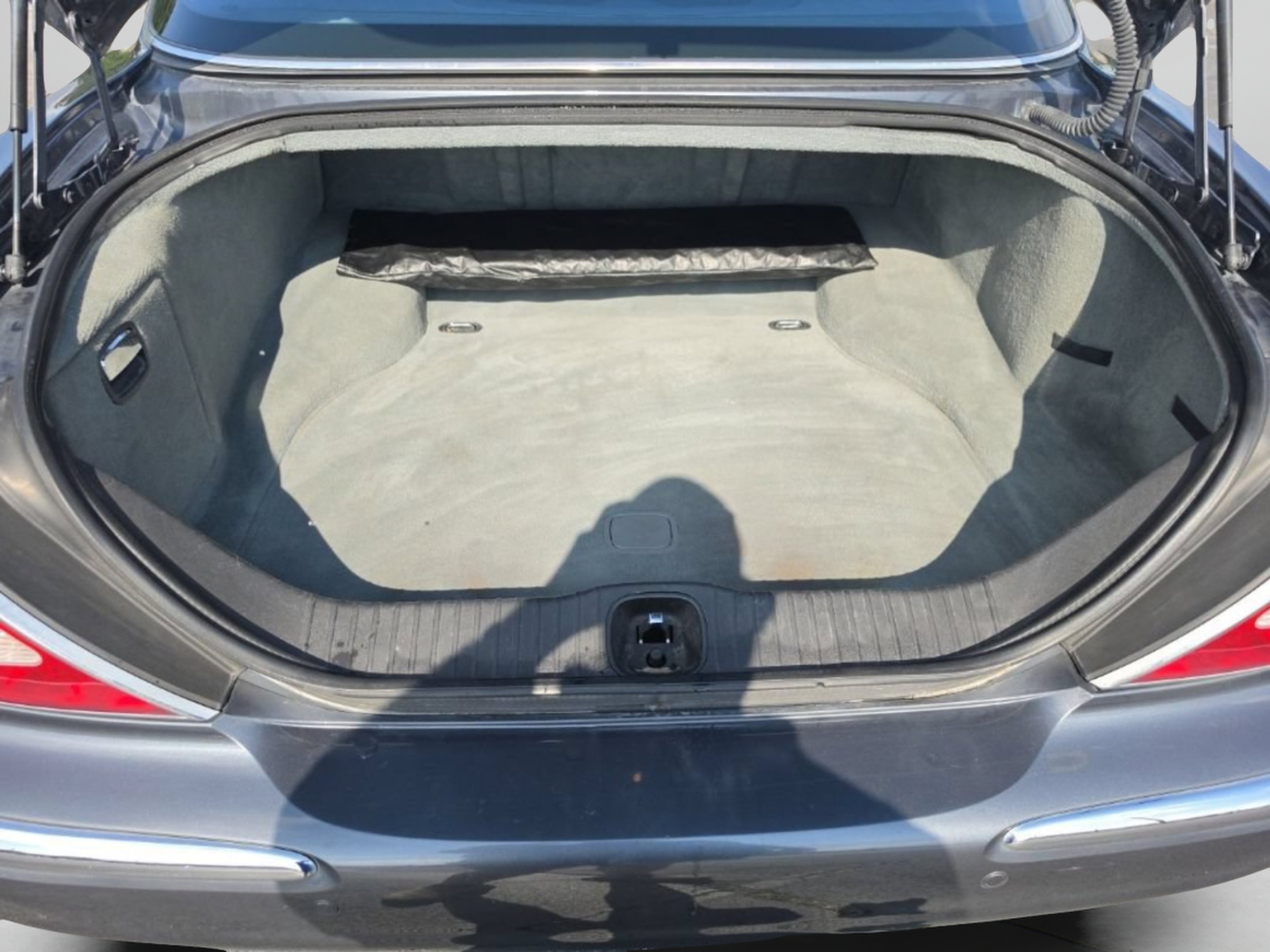 Used 2004  Jaguar XJR image 11