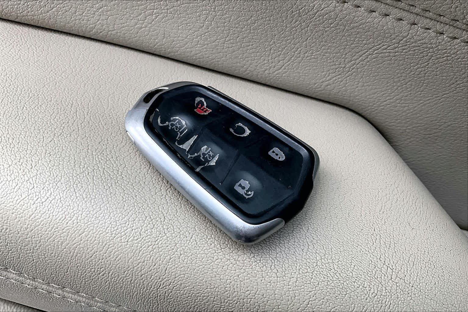 Used 2019 Crystal White Tricoat Cadillac Premium Luxury image 15
