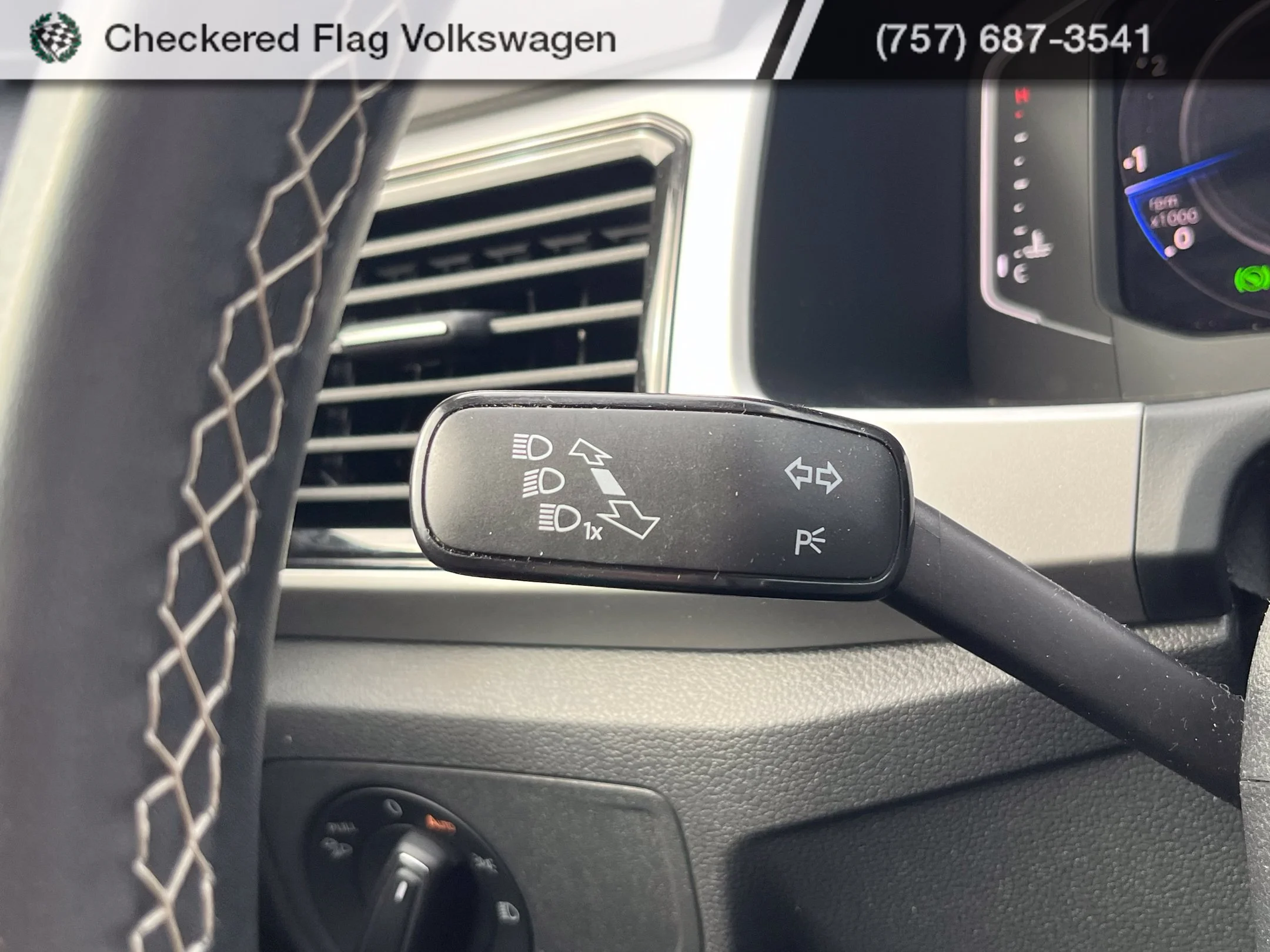 Used 2022 Pure White Volkswagen 3.6L V6 SE w/Technology image 37