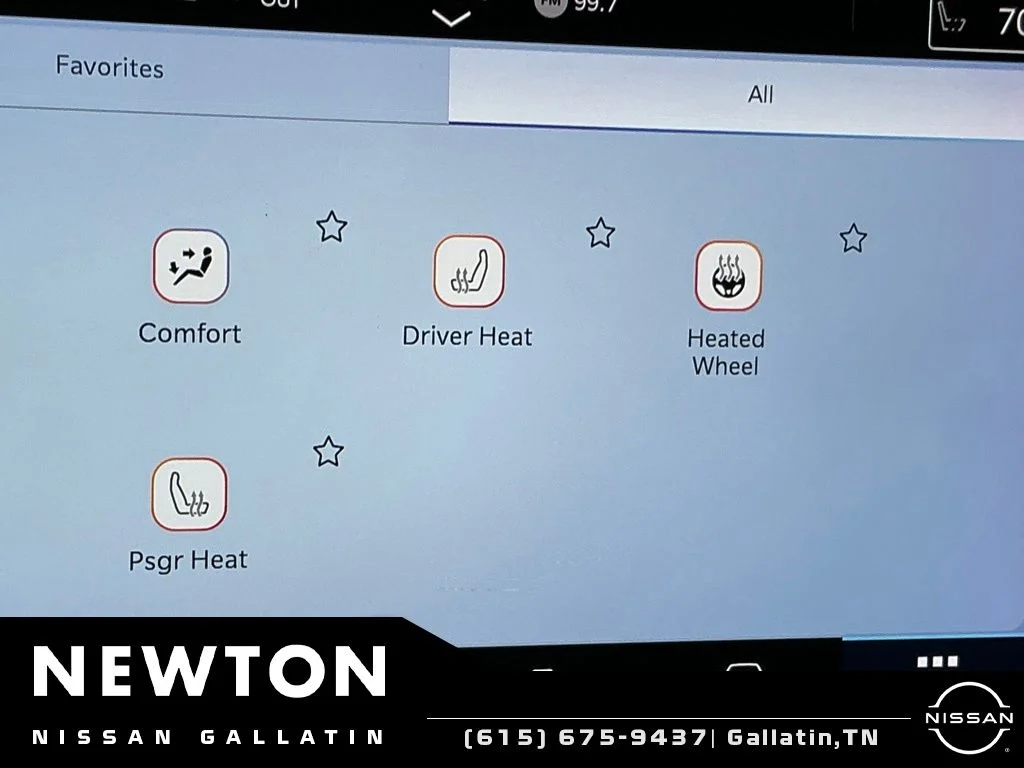 Used 2023 Bright White Clearcoat Chrysler Touring L image 31