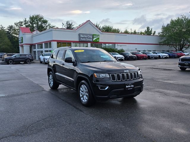 Used 2021 Diamond Black Jeep Laredo E image 29